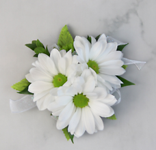 Daisy Wrist Corsage