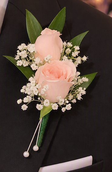 Blush Rose & Baby\'s Breath Boutonniere