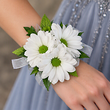 Daisy Wrist Corsage