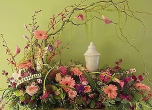 Ultimate Urn Surround Arrangement
