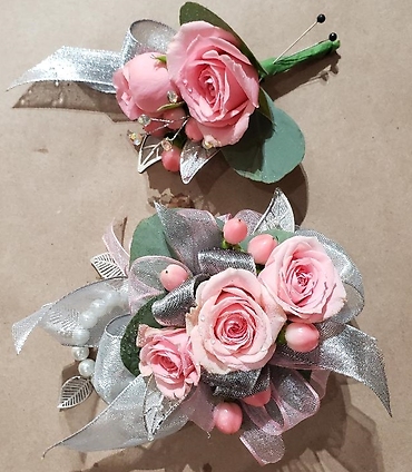 Pink Set With Pearl Bracelet and Metal Leaves